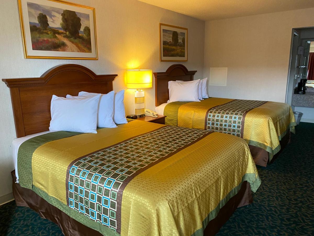 Harrisonville Inn & Suites Exteriör bild