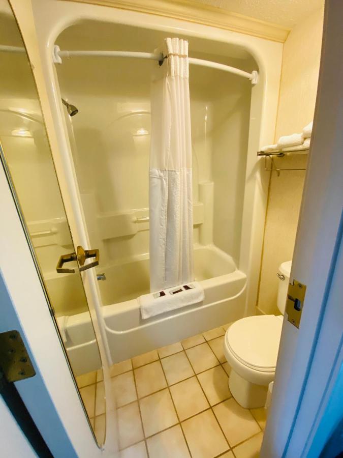 Harrisonville Inn & Suites Exteriör bild