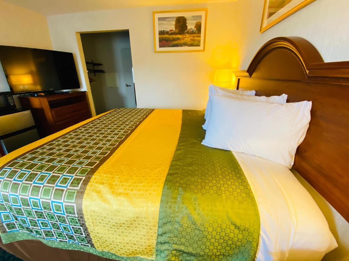 Harrisonville Inn & Suites Exteriör bild