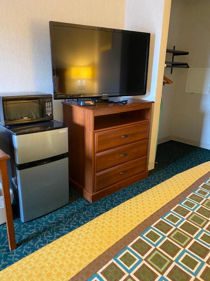Harrisonville Inn & Suites Exteriör bild