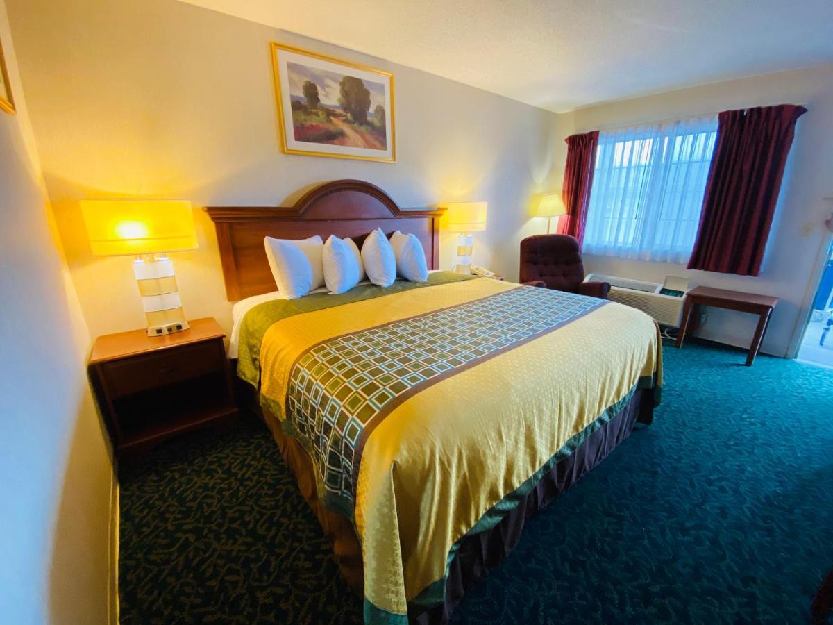 Harrisonville Inn & Suites Exteriör bild