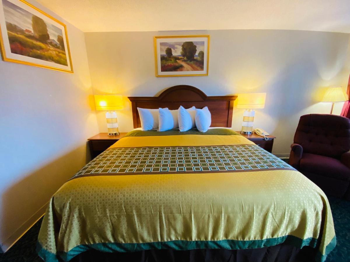 Harrisonville Inn & Suites Exteriör bild