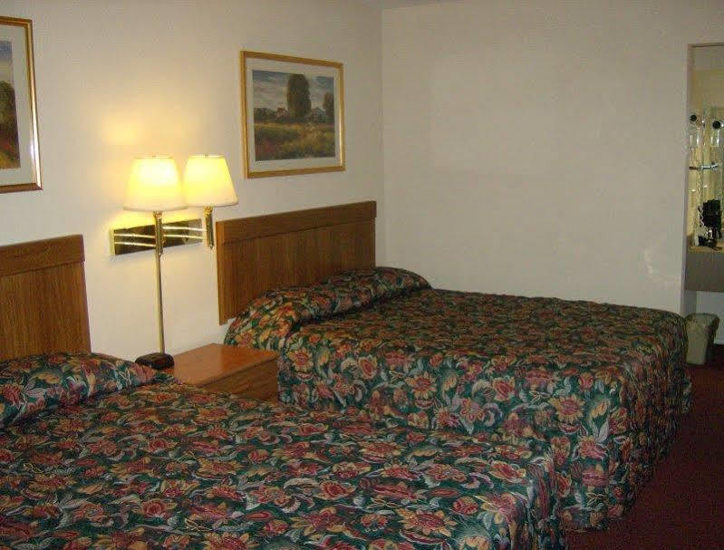 Harrisonville Inn & Suites Exteriör bild